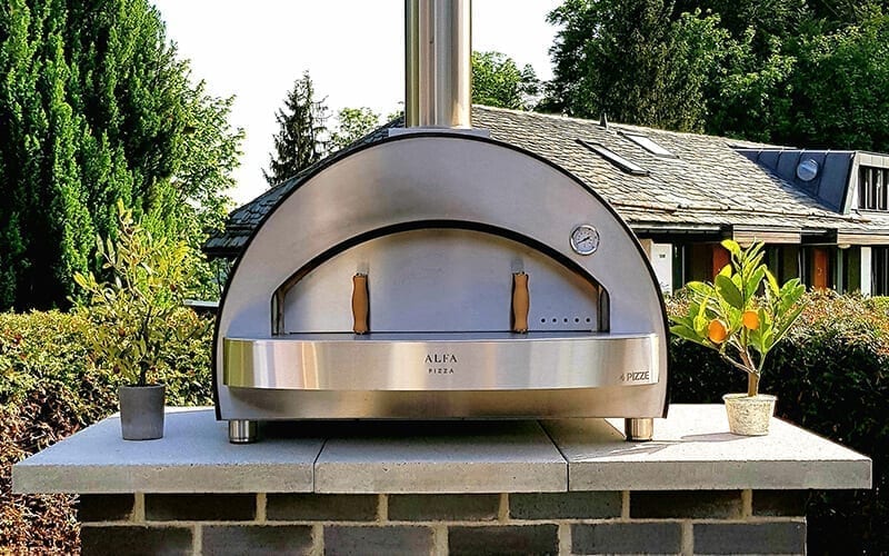 http://greatoutdoorpizzaovens.com/cdn/shop/products/4-pizze-outdoor-cooking-top-version-wood-fired-oven_1024x1024.jpg?v=1553270540