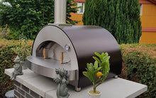 The ALFA 4 PIZZE countertop model can be added to your outdoor kitchen and is ideal for entertaining large parties and cook 4 pizzas at a time